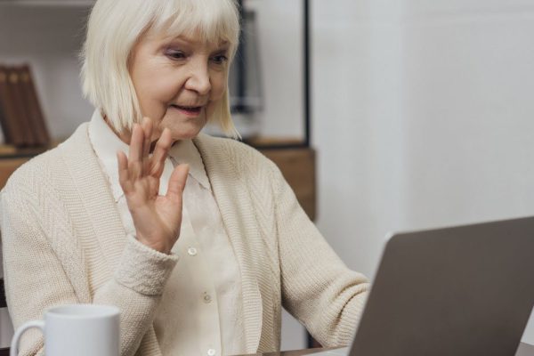 Что ответить маме, которая названивает по Skype и просит развестись с мужем