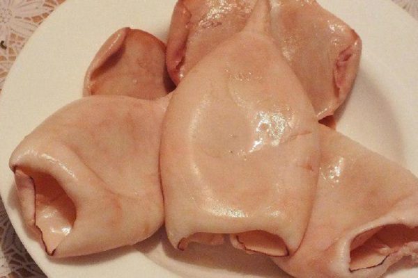 Нельзя добавлять соль в маринад для шашлыка, это делает мясо дубовым! Солить следует уже…