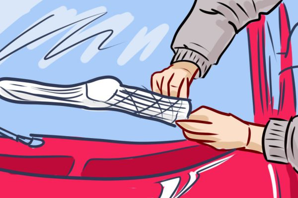 Вот почему нужно надевать носки на щетки стеклоочистителя! И еще несколько зимних трюков…