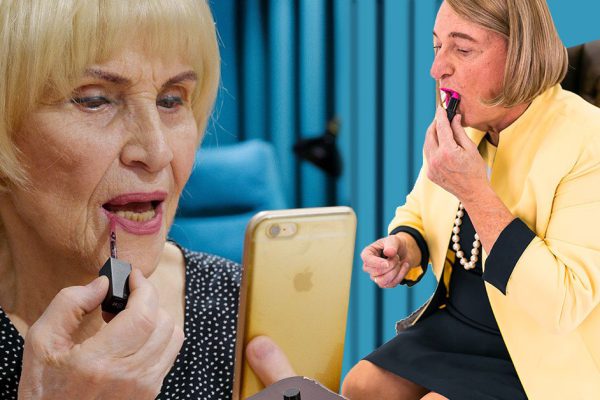 Всё чаще замечаю, как макияж делает из женщин старух, чем старше женщина, тем более аккуратно ей нужно пользоваться косметикой