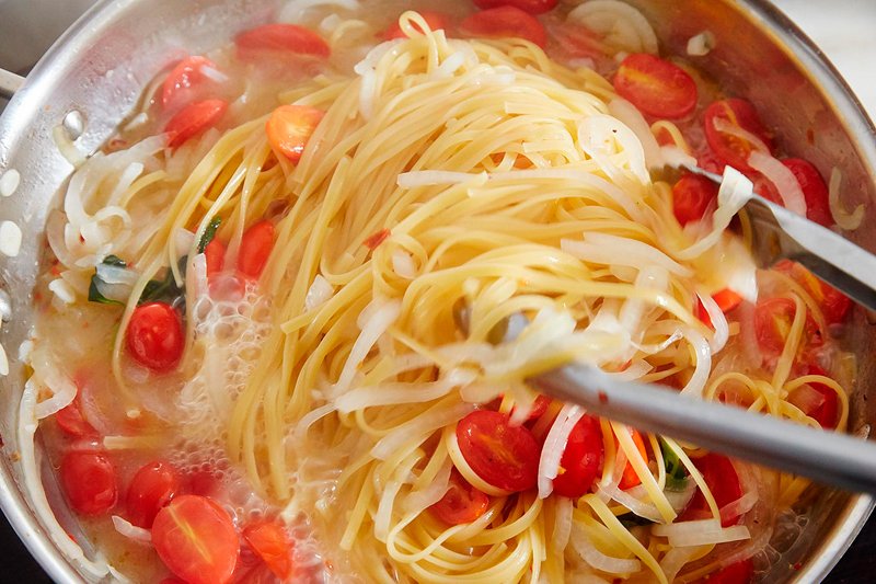 спагетти с соусом