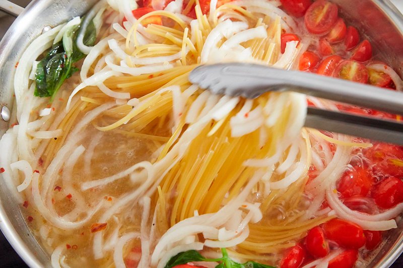 спагетти с соусом