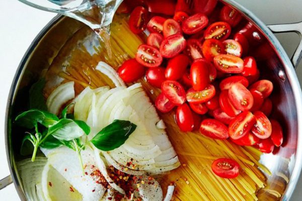 Как быстро приготовить вкусные спагетти: 11 минут и блюдо готово.