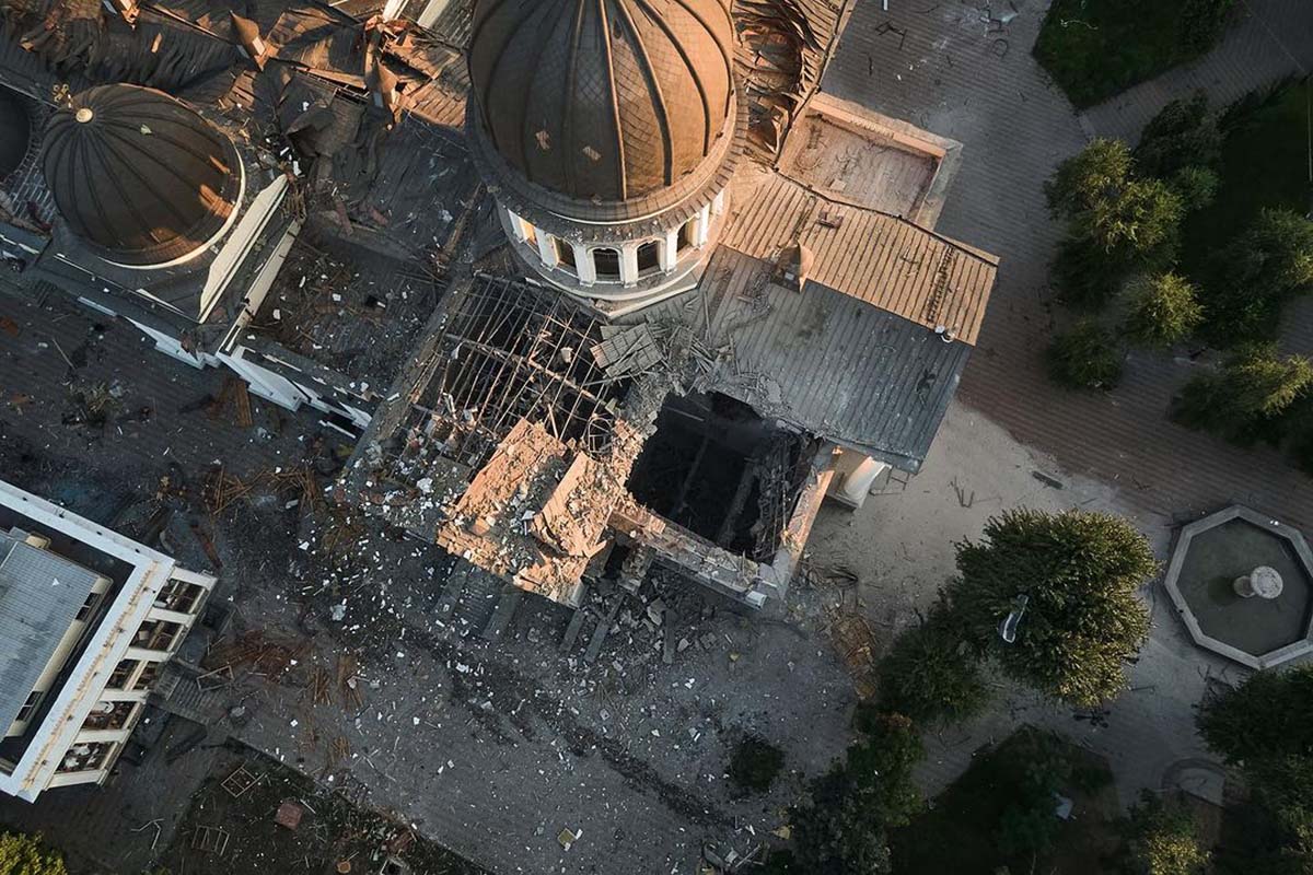 Ночью 23 июля российские оккупанты обстреляли исторический центр Одессы, разрушив Спасо-Преображенский кафедральный собор