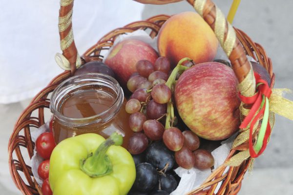 Первый Спас: что святят в этот день и какие продукты обязательно должны быть в корзинке