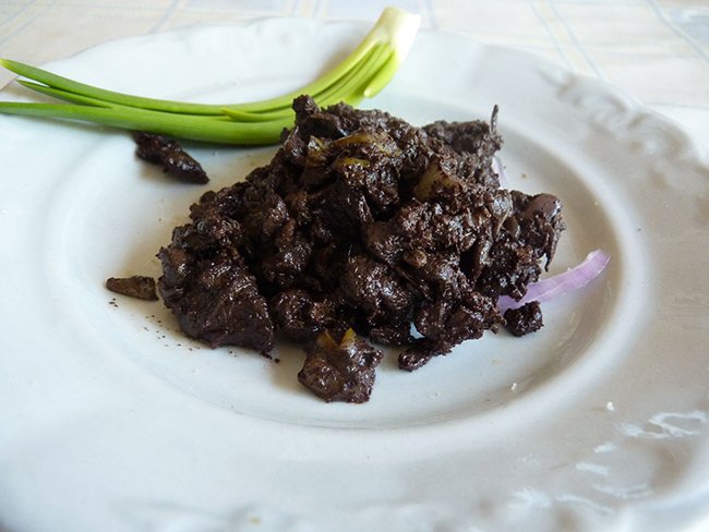 жареная свиная кровь