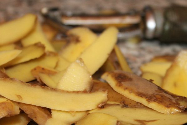 Стоит отварить картофельные очистки, чтобы решишь наибольшую проблему каждой женщины…