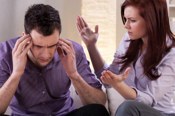 Муж упирается и не хочет ехать на работу за границу, не могу вытурить никакими силами