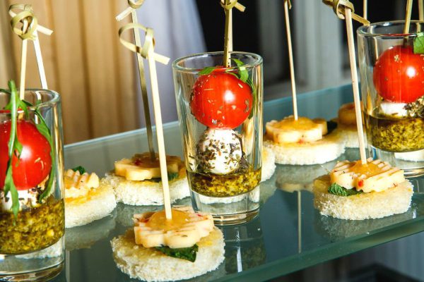 Как эффектно подать любую закуску