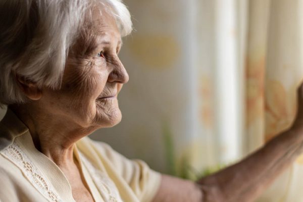 Почти год назад Светлана привезла маму в город, поначалу всё было хорошо, но вскоре нежная и добрая женщина изменилась до неузнаваемости