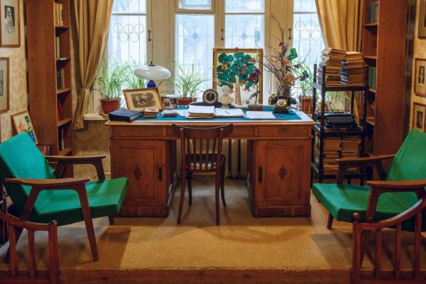 Как поменять обивку старого кресла