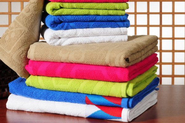Почему не стоит хранить старые кухонные полотенца