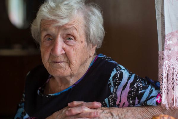 Ирина заметила, что ее пожилая мама очень сильно изменилась, в попытках ей помочь женщина чуть не угробила себя