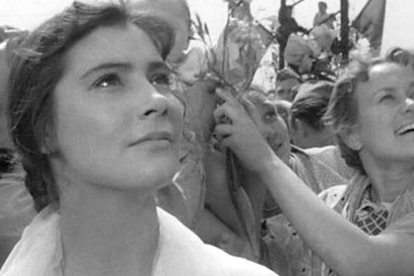 В эту новогоднюю ночь не буду в очередной раз смотреть «Иронию судьбы», есть много других хороших фильмов тех времен