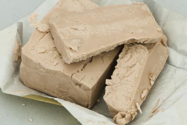 Можно ли класть замороженные дрожжи в выпечку, если их срок годности давно истек