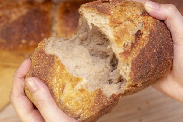 Бабушка с детства учила не передавать хлеб из рук в руки, только на тарелке, а мне оставалось гадать, почему так