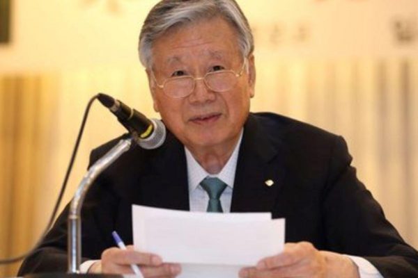 82-летний миллиардер из Южной Кореи раздал свои деньги, инструменты и книги жителям его родного города