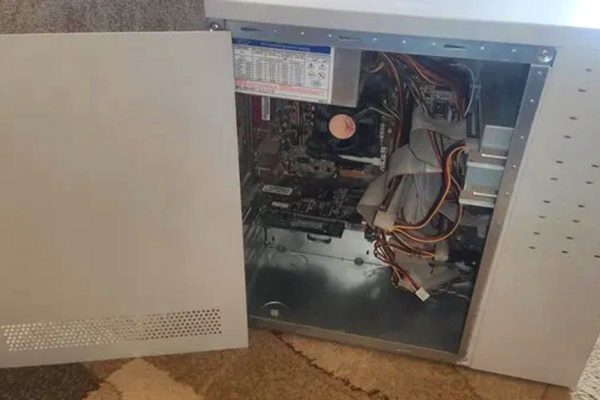 Увидел на мусорке старый системный блок, решил забрать домой, такая вещь еще может сгодиться