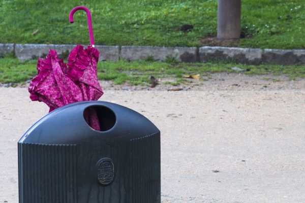 Почему не стоит выбрасывать старый зонт