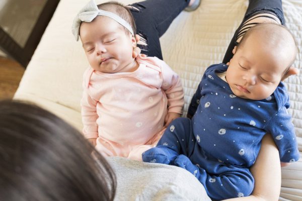 Мужчина бросил жену с двойняшками на руках и не появлялся в их жизни годами, но однажды они встретились снова