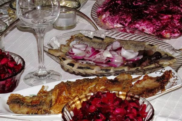 Каким был новогодний стол в 90-е и что в корне изменилось с тех времен