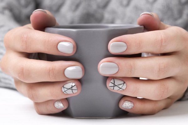 Преимущества скромного тусклого маникюра и за что его обожают нынешние модницы