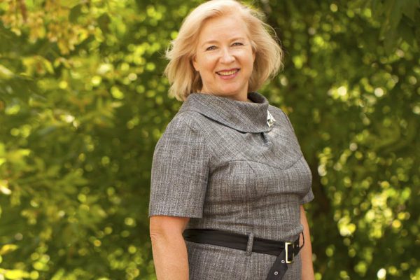 Запрещаю 56-летней маме носить утягивающие вещи и каблук, это кощунство, а не стильный вид