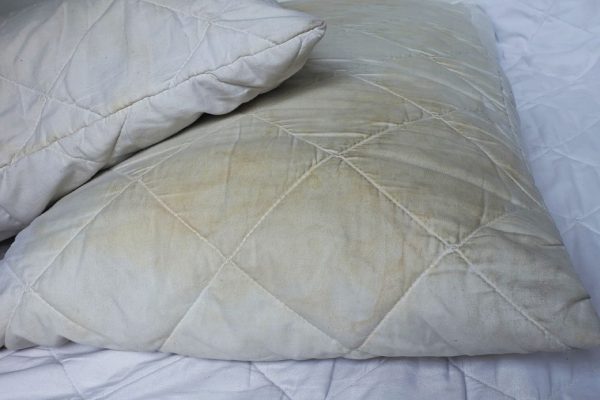 Мама всю жизнь распарывала перьевые подушки, научила ее, как стирать без лишних хлопот