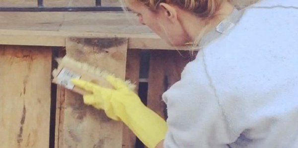 как чистить древесину