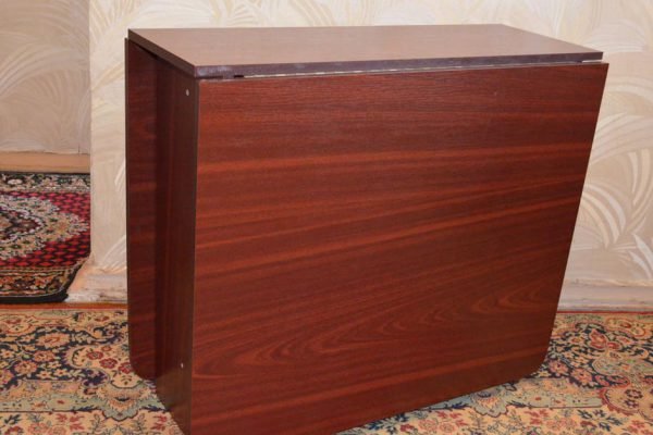 Почему раньше стол-книжка был в каждой семье и можно ли его как-то вписать в современный интерьер