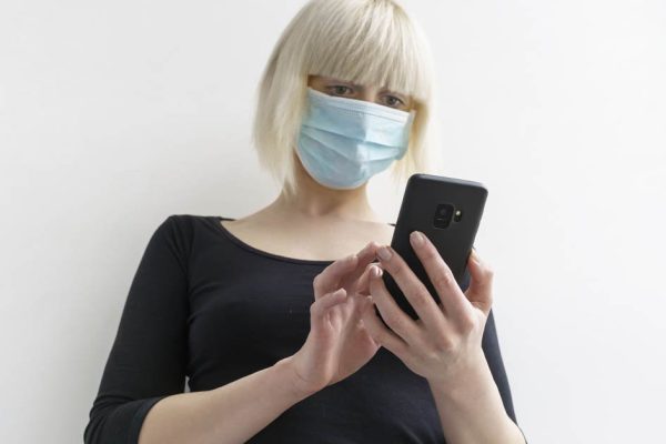 Что испытывают люди, над которыми глумятся за слишком серьезное отношение к пандемии