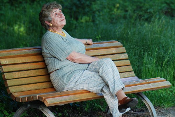 Прониклась печалью бабушки и пригласила ее в свою квартиру, но очень скоро пожалела об этом опрометчивом поступке