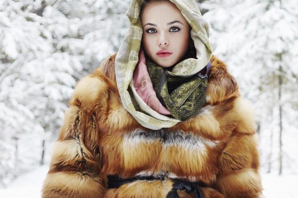 Как привлекательной женщине не стоит одеваться в зимнюю пору, чтобы не прослыть деревенщиной