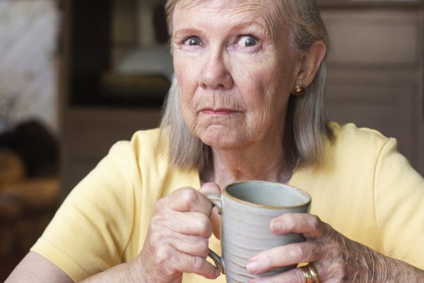 Свекровь однажды пришла в гости без предупреждения, а после ее визита я обнаружила странную находку
