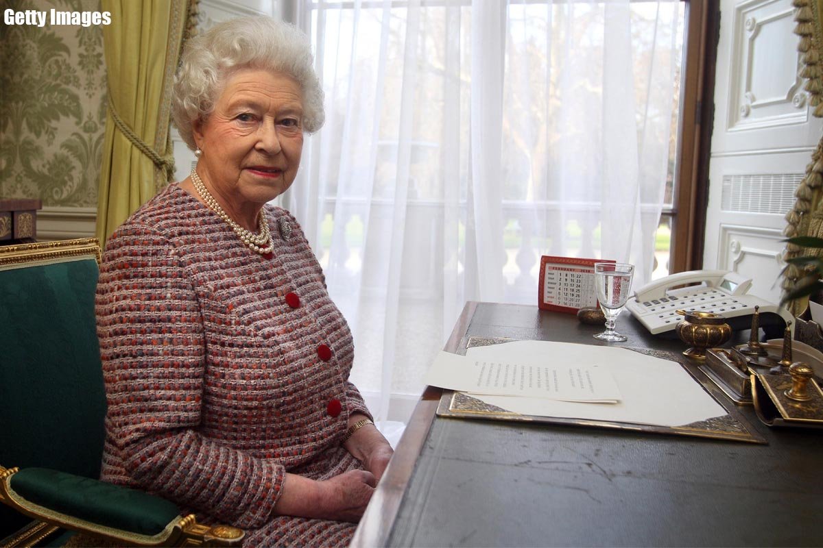 как одевается королева елизавета