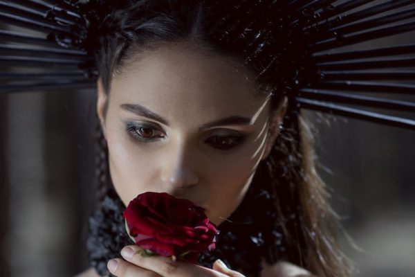 Почему говорят, что чужая душа — потемки, и что выдает человека с черной душой