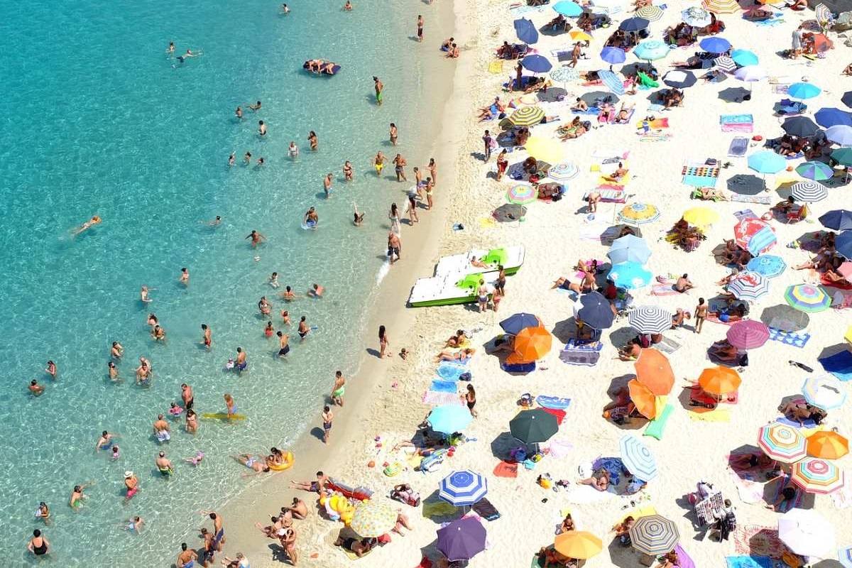 Как в Италии прячут ценные вещи от воришек на пляжах