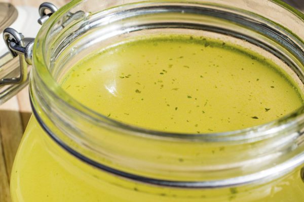 Раньше морозила супы, теперь закатываю в банки, борща мужу на полгода вперед наварила