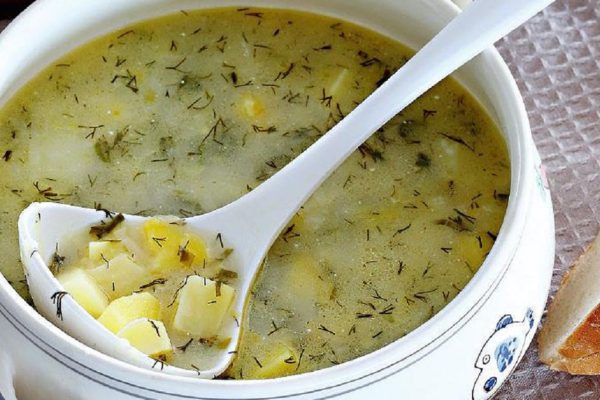 Полкилограмма молодого картофеля и пучок укропа… Главное — залей всё бульоном!
