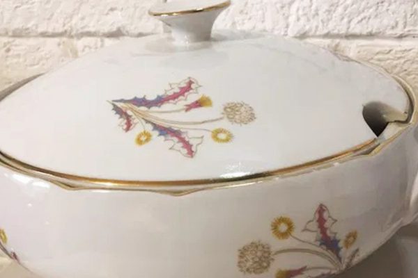 Нагло достала из серванта старинную супницу и готовлю окрошку только в ней