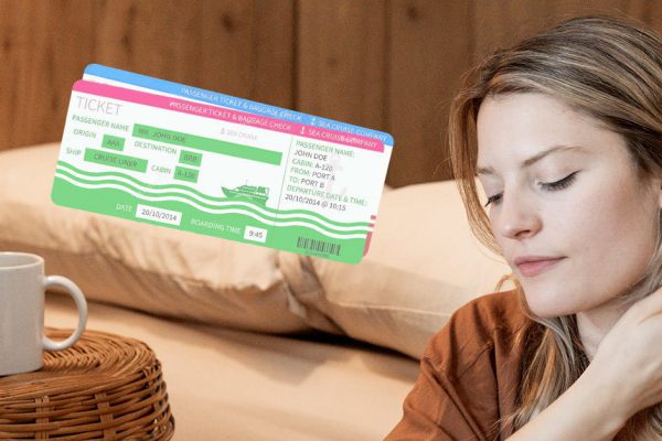 Собирая мужа в командировку, нашла в его вещах две путевки на отдых