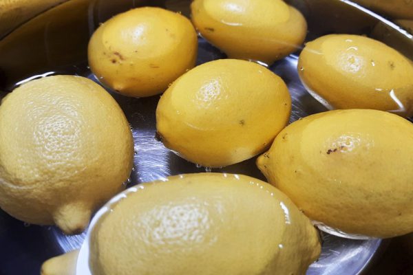 Запасливая хозяйка сушит лимоны килограммами, хотя они есть в магазине круглый год, объясняем для чего