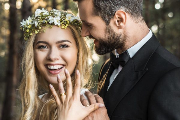 Кому из знаков зодиака Бык сулит скорую свадьбу и уже подыскивает подвязки