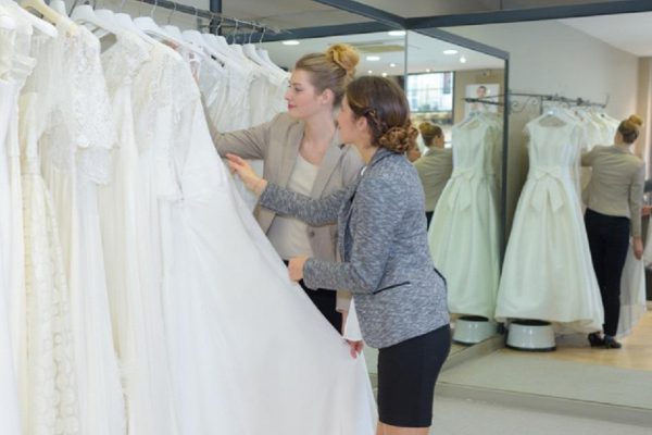 Почему не рекомендуется устраивать пышную свадьбу