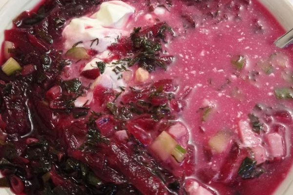 Окрошку не люблю, другое дело свекольник, для которого всегда найдутся нужные продукты в холодильнике