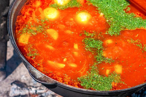 Зачем готовить борщ в казане