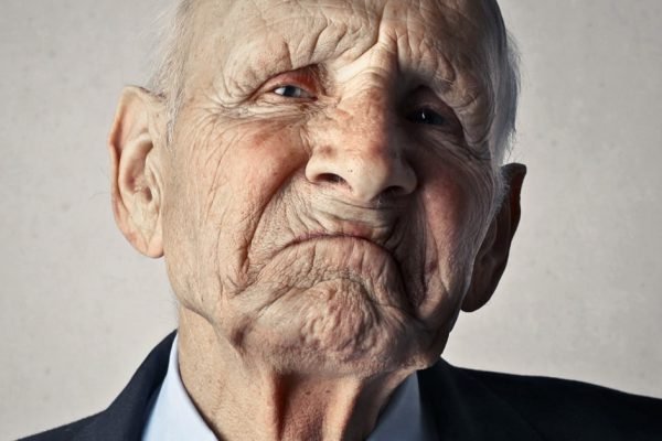 Лежачий свекор задумал жениться на сиделке, она хочет заграбастать его состояние