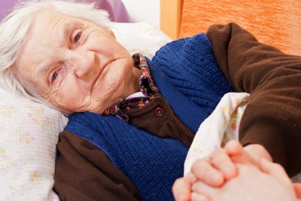 Бывшую свекровь почти не кормили, от слабости она мерзла, заворачивалась в старое одеяло