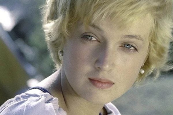 Внешне Светлана Аманова напоминает принцессу Диану, не зря Соломин закрутил с ней роман