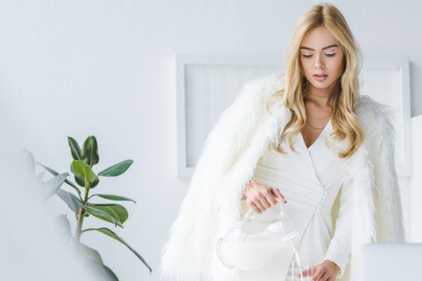 Почему белые наряды уместны зимой